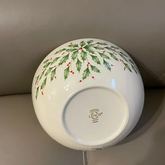 Lenox Holiday Sentiment Bowl - Green and Red Design - Picture 4 of 7